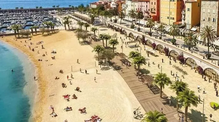 Apartment Avec Coin Nuit - Vieille Climatise