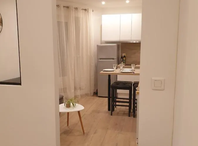 Avec Coin Nuit - Vieille Climatise * Μεντόν